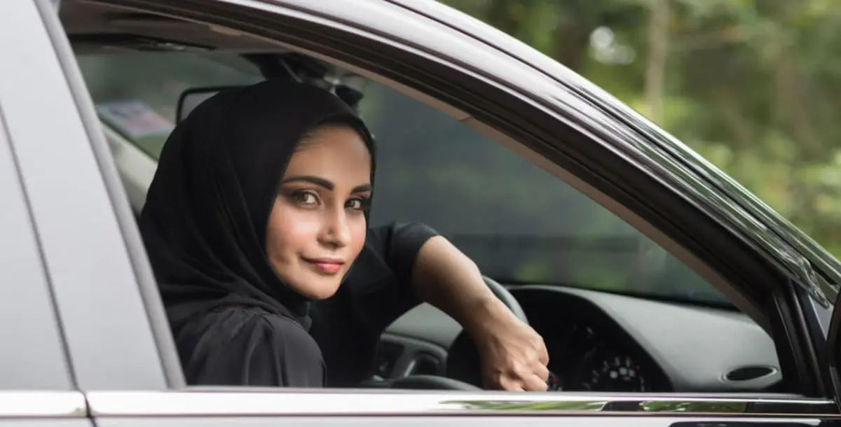 سعوديات ينطلقن خارج حدود المملكة من أجل رخصة القيادة!