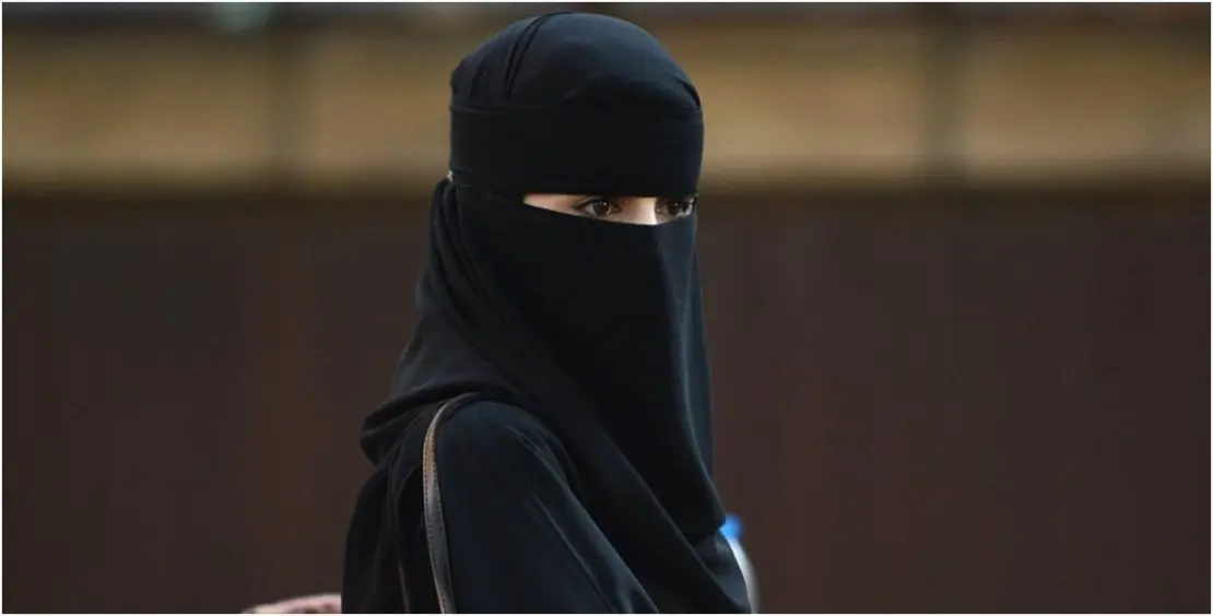 أجنبي يتحرش بفتاة يشعل غضبًا في السعودية 