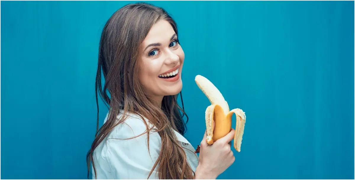 هذا السبب سيدفعكِ لتناول الموز بـ"الخيوط" الملتفة حوله!
