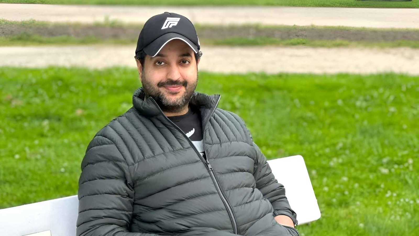 ألبوم جديد للفنان البحريني عادل محمود بمشاركة نجليه