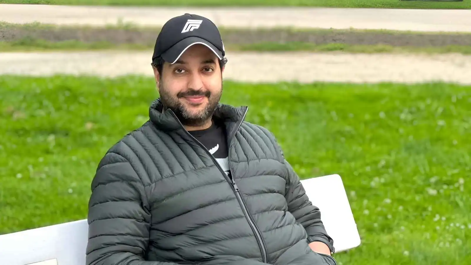 ألبوم جديد للفنان البحريني عادل محمود بمشاركة نجليه