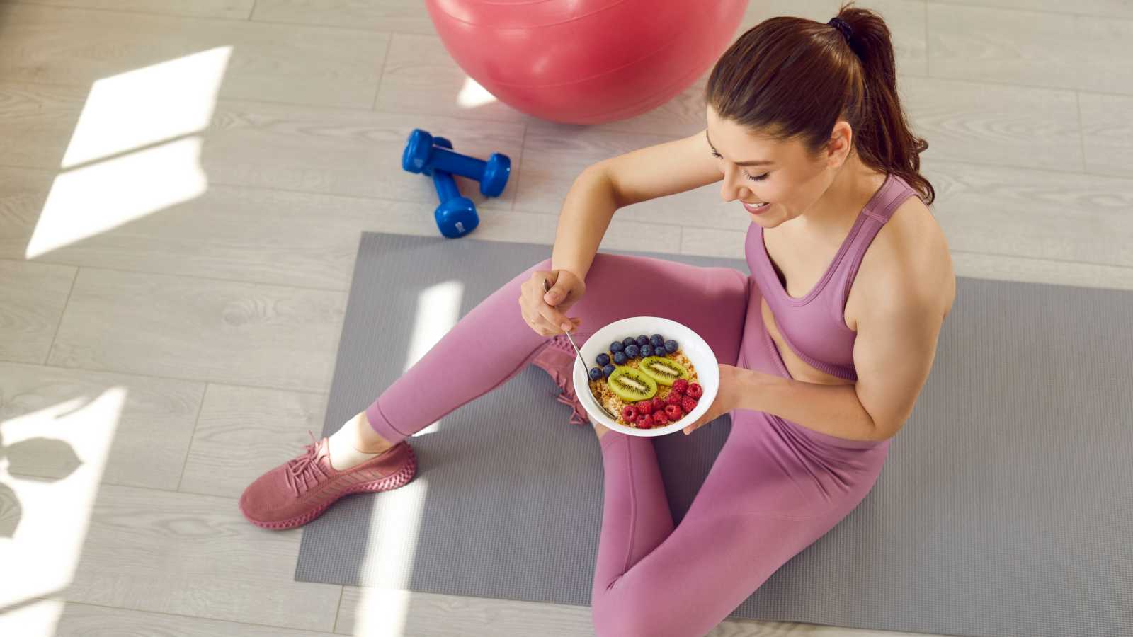 6 أخطاء غذائية شائعة تفسد نتائج التمارين ونصائح لتجنبها 