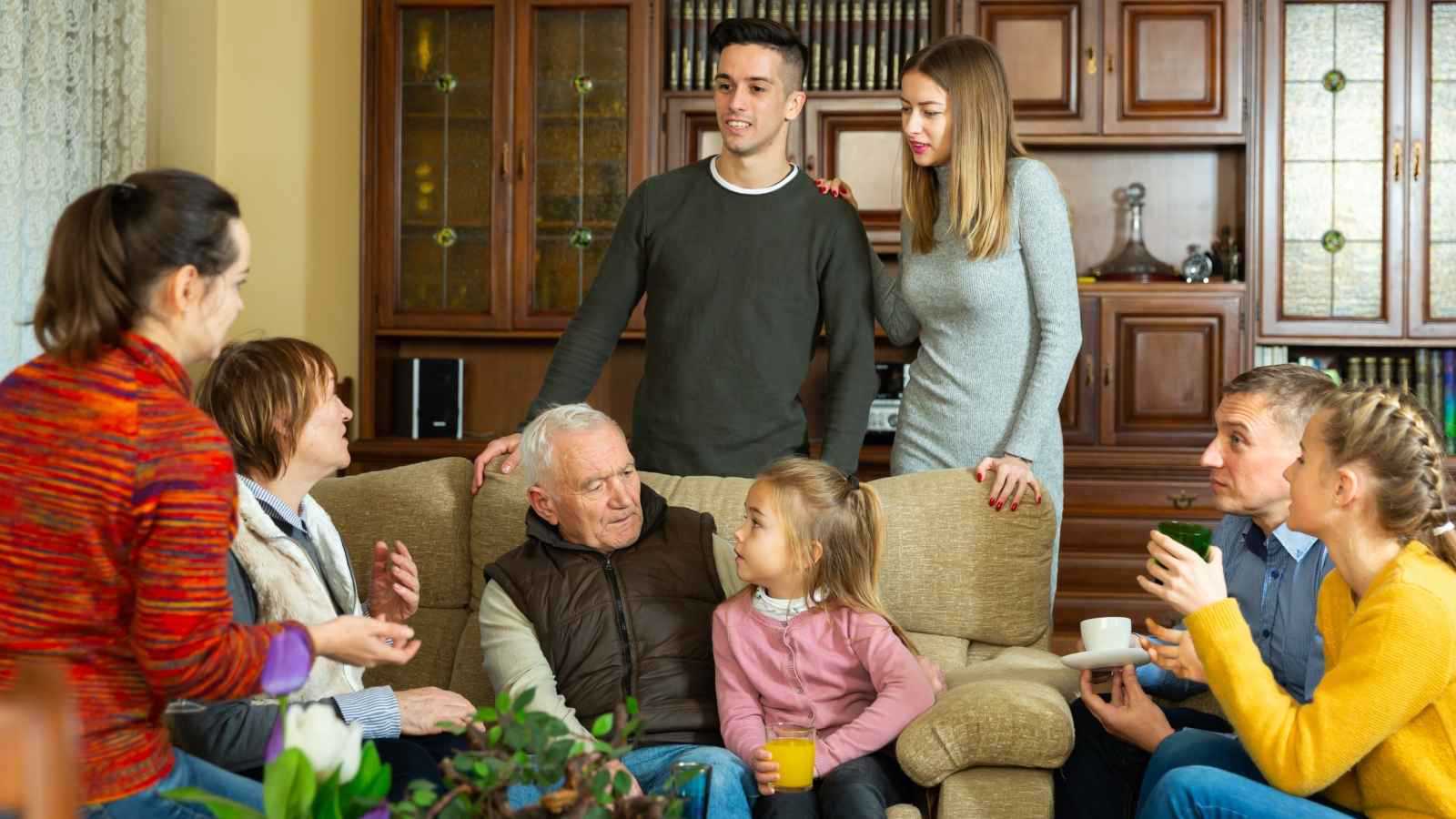 لماذا نشعر بالضغط الاجتماعي في العيد؟
