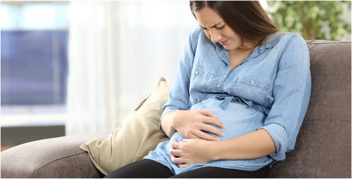 لماذا تعاني المرأة الحامل من مشكلة الإمساك؟