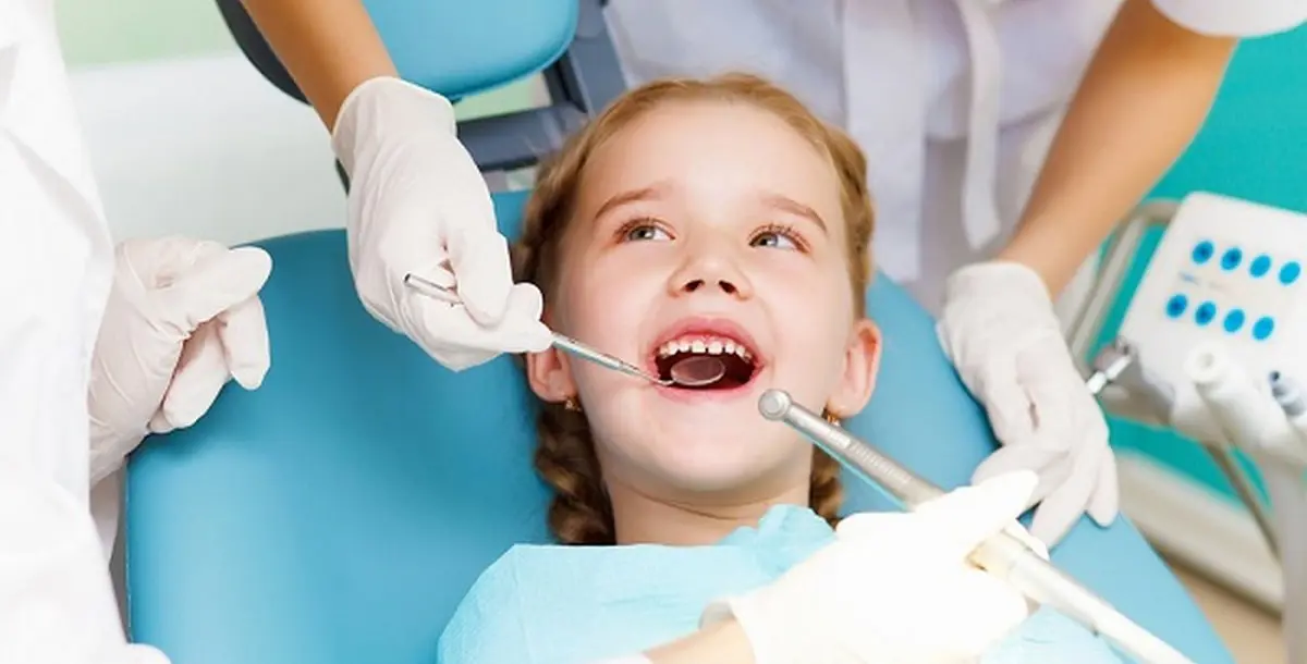5 نصائح للقضاء على رهبة طفلكِ من طبيب الأسنان