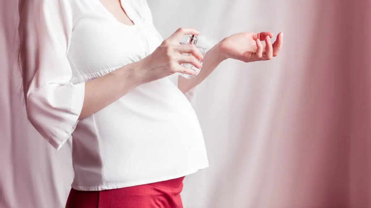 هل الزيوت العطرية آمنة أثناء الحمل؟