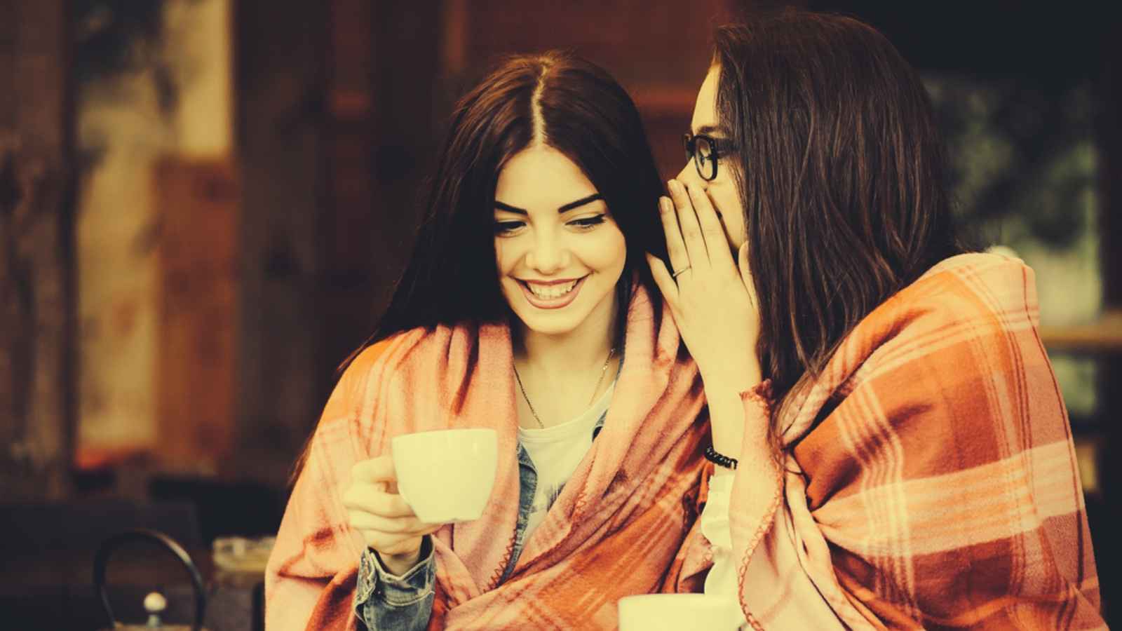صديقة كاذبة
