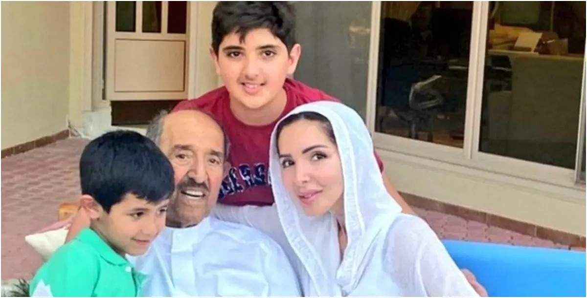 الأمير صباح الأحمد مع والدته وزوجته وأبنائه وأحفاده في نادرة