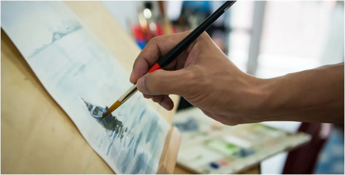 سعودي يُواجه "السرطان" بالفن والإبداع.. شاهدي رسوماته!