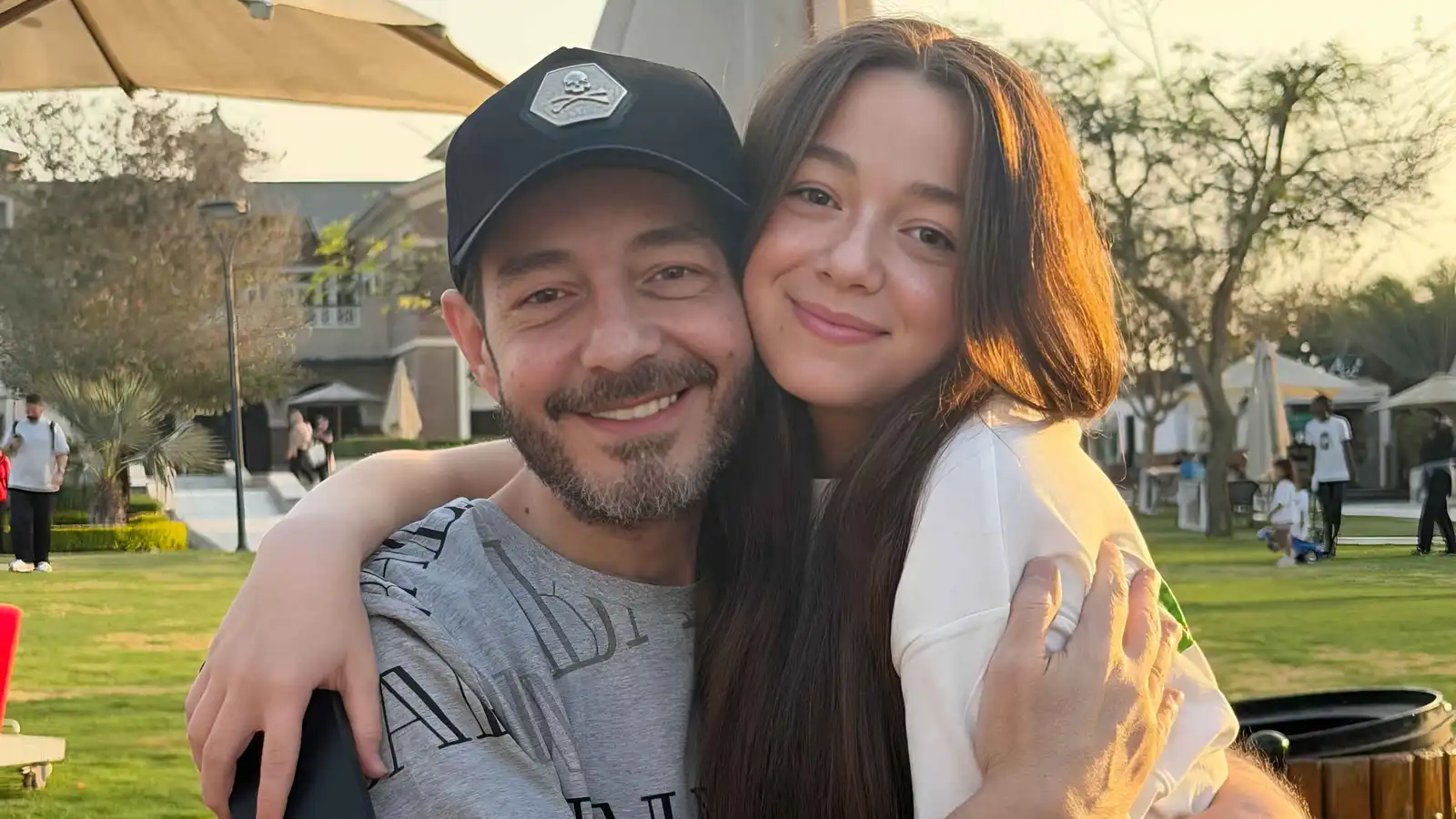 أحمد زاهر يتحدث عن شهرة بناته وعلاقته بتامر حسني ومحمد رمضان