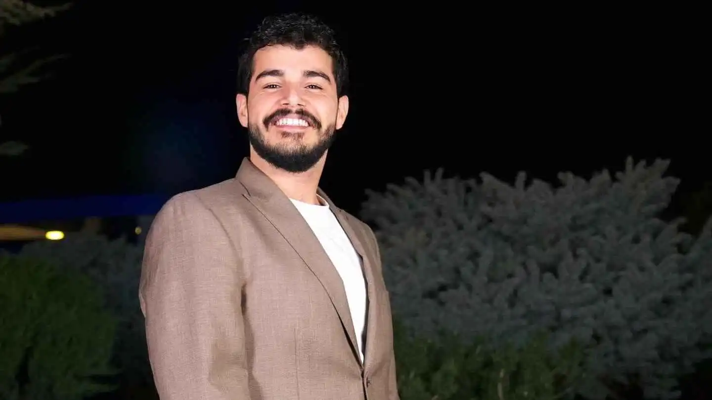 موعد عرض مسرحية "من يرمي الحجر الأول؟" بطولة خالد شباط في دمشق