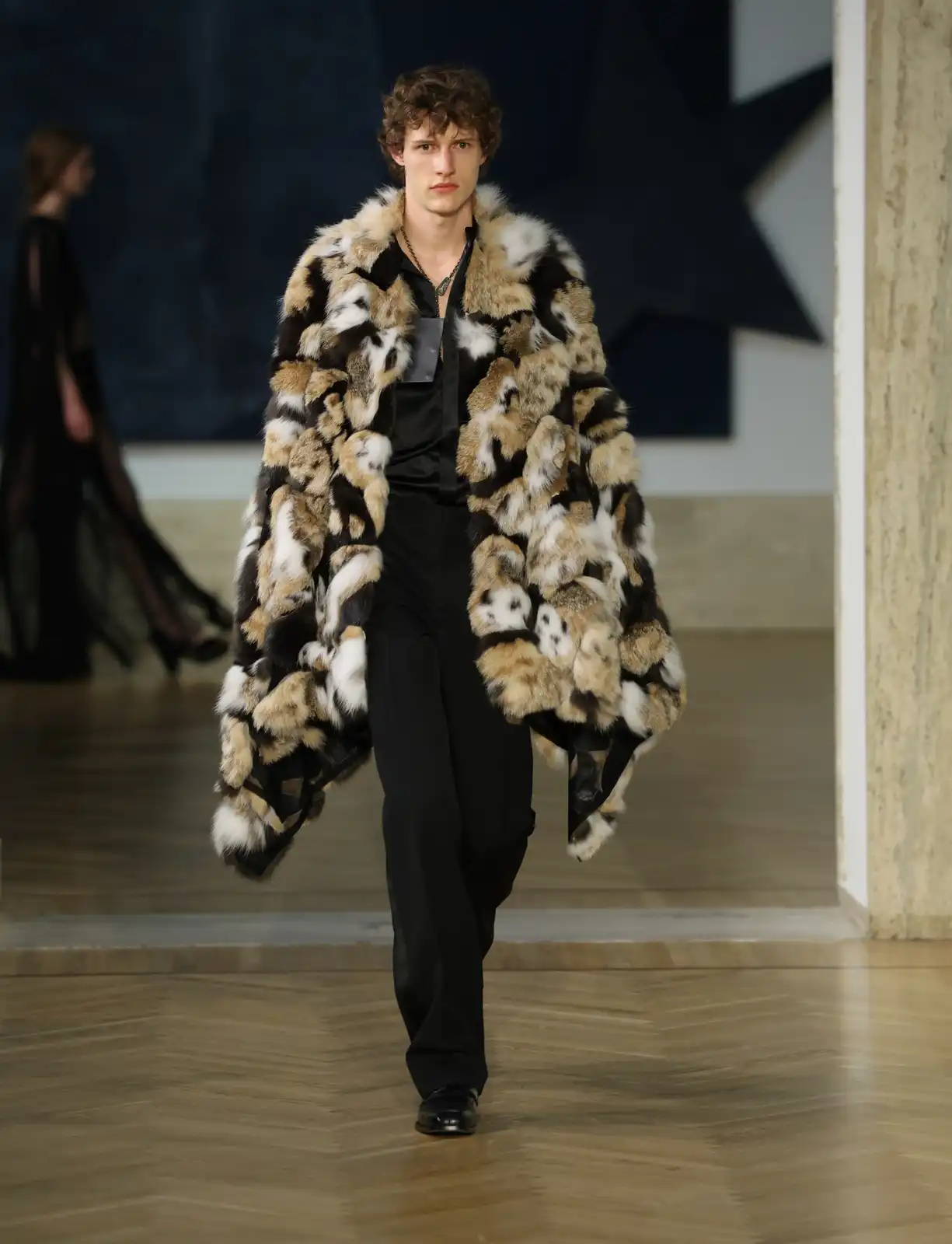 مجموعة Fendi.. خفة في الخامات وأناقة عابرة للزمن