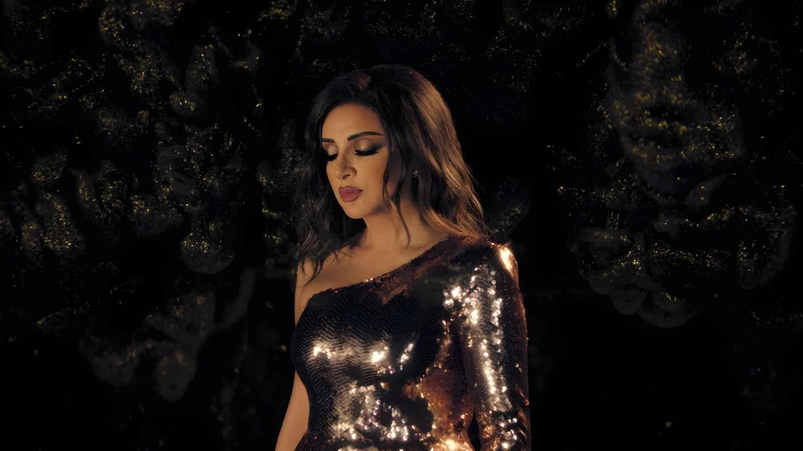 أنغام في "تيجي نسيب".. لم تخرج عن اللوكات الكلاسيكية