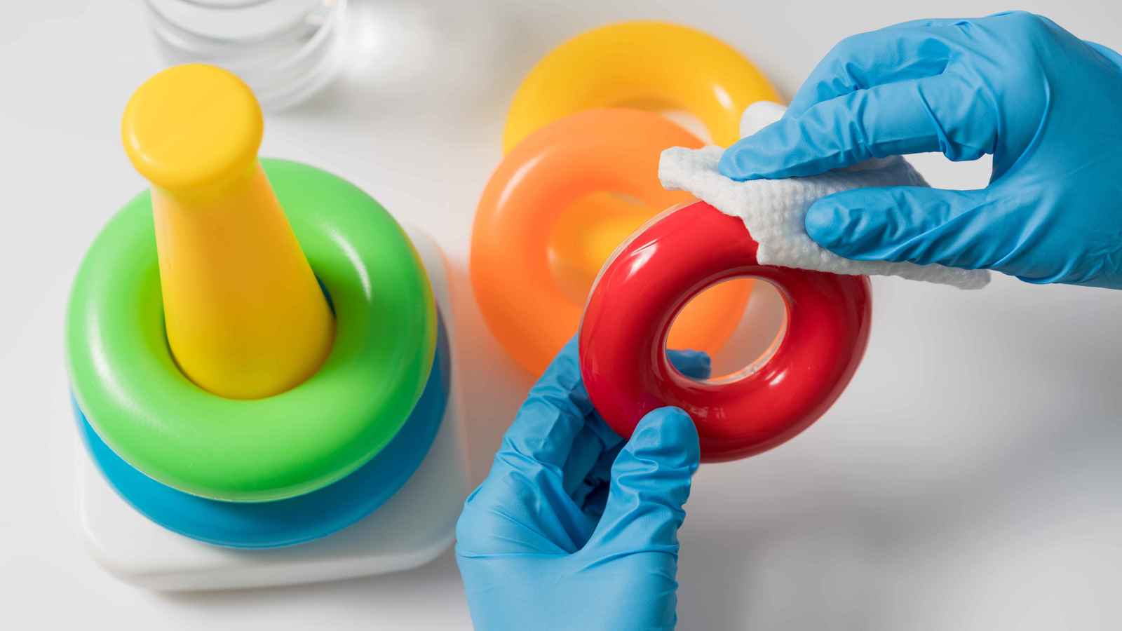 5 أشياء لا يجب تنظيفها أبداً بالمناديل المعطرة