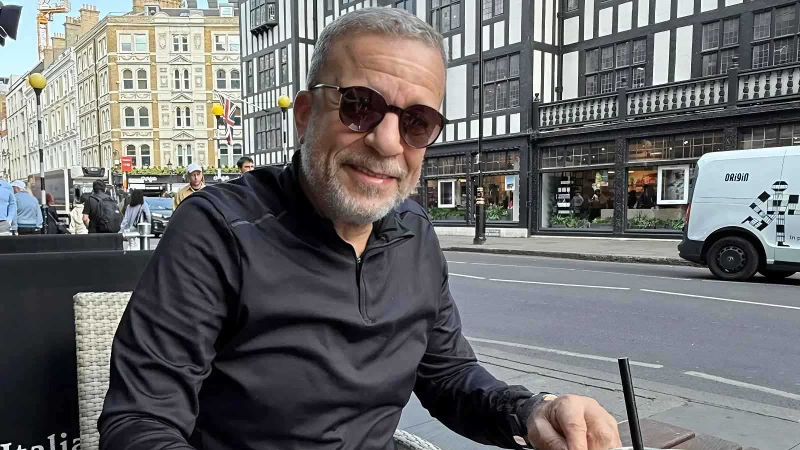 شريف منير يوثق كواليس فيلم "ريد فلاج".. تعرف على قصته
