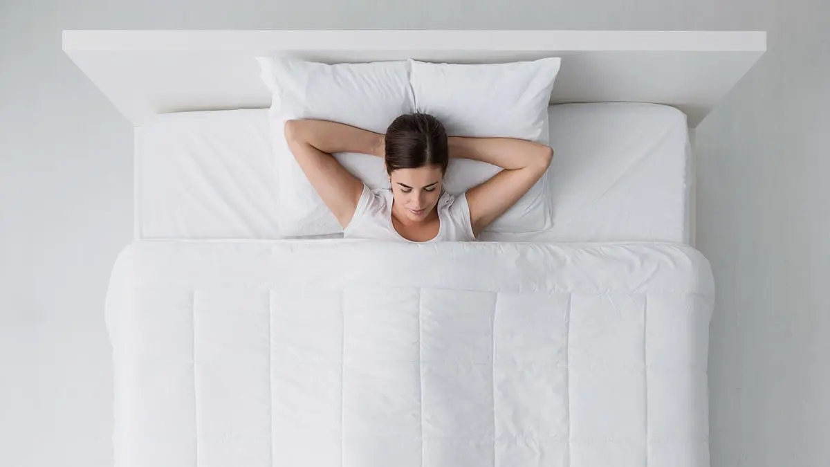 ما الذي يحدث لجسمك عند اختيارك وضعية النوم على الظهر؟