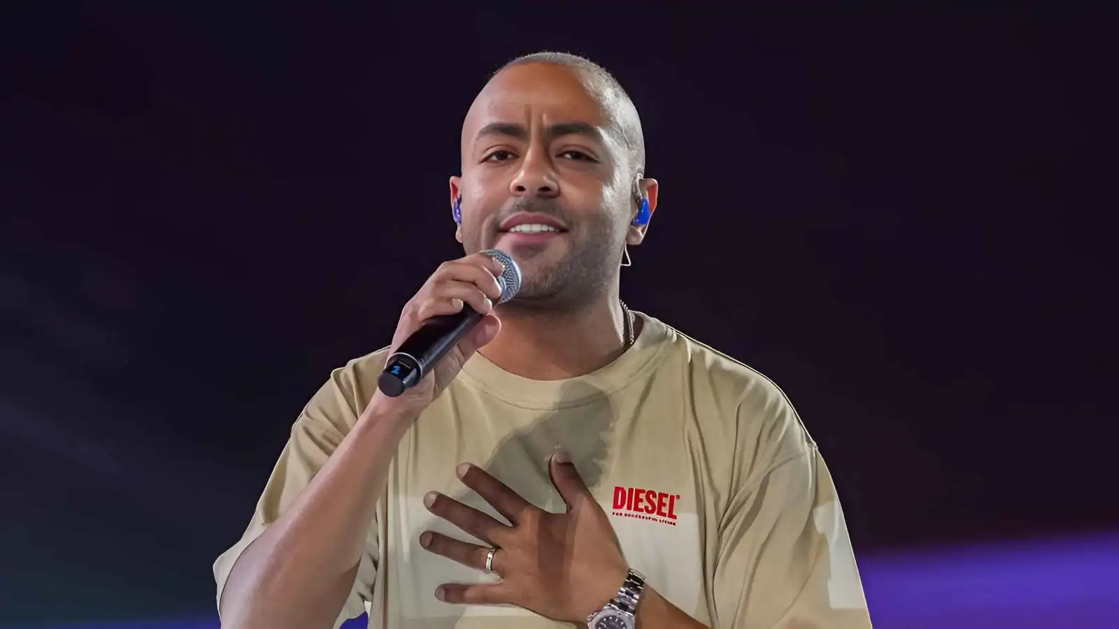 تامر عاشور يمازح أحمد سعد بسبب "الألبوم الحزين"
