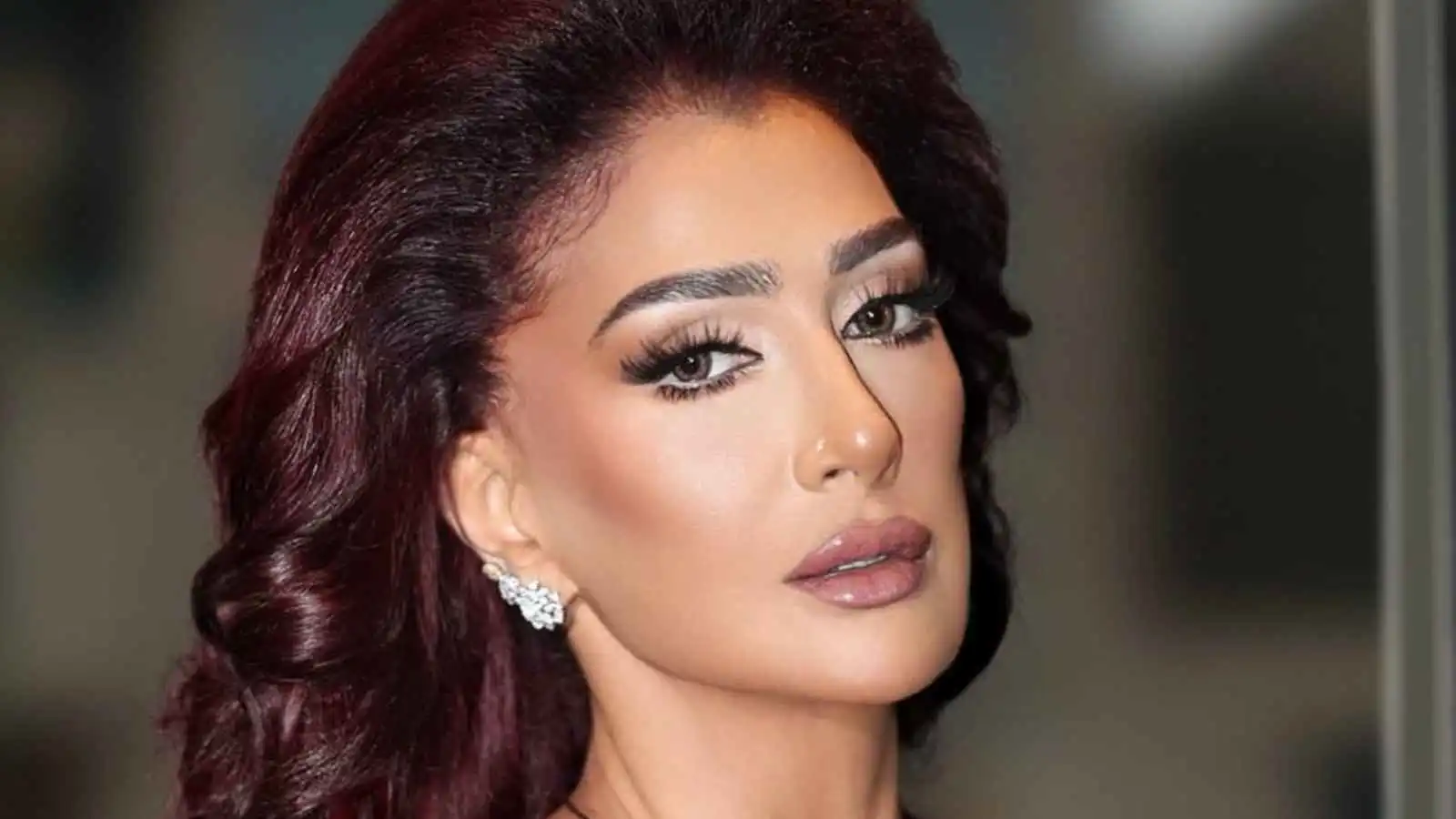 غادة عبد الرازق تكشف عمرها الحقيقي بثقة