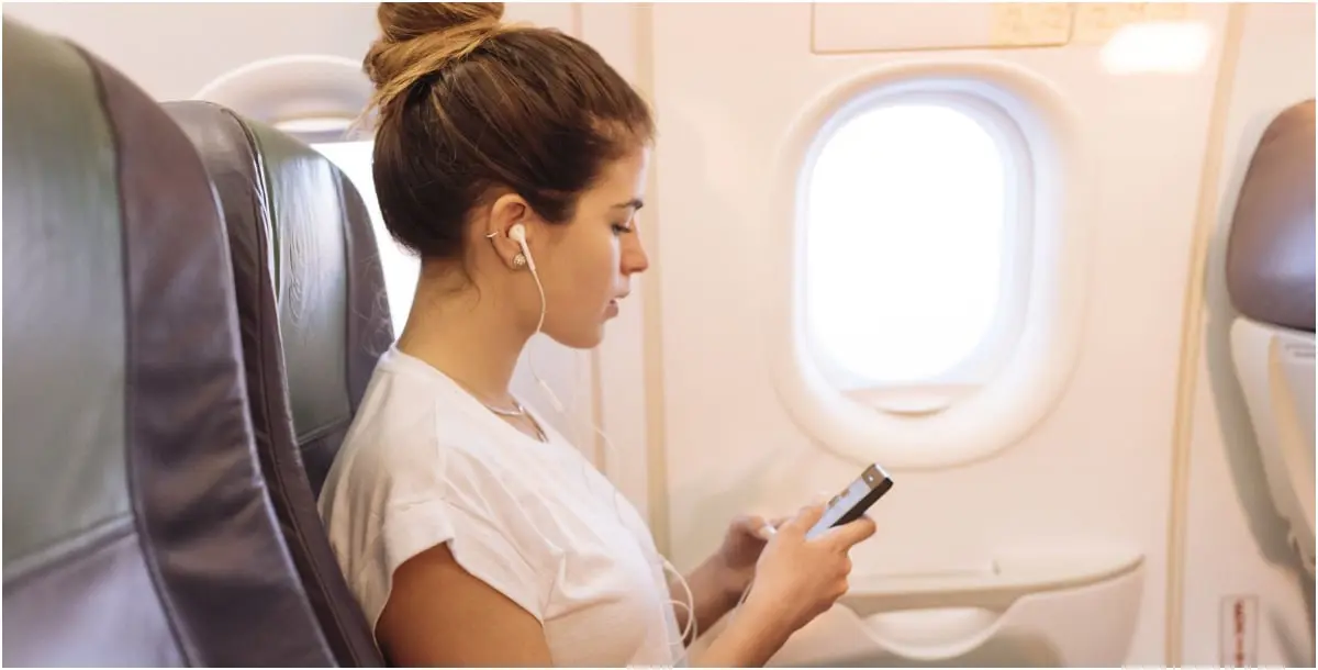 طيّار يكشف الحقائق.. لماذا عليكِ إغلاق هاتفكِ في الطائرة؟