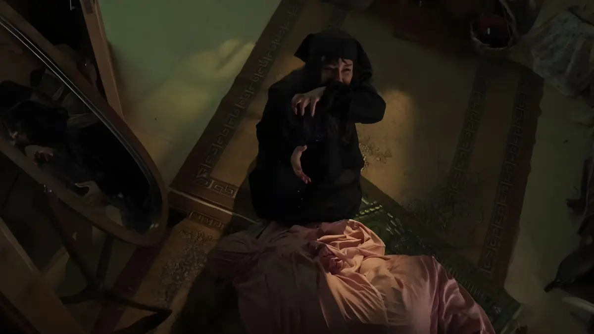 مشهد انهيار ماغي بوغصن بعد وفاة والدتها في "ع أمل" يتصدر الترند