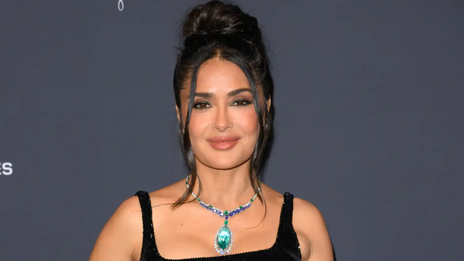 سلمى حايك.. 59 عاماً من الأناقة والجمال