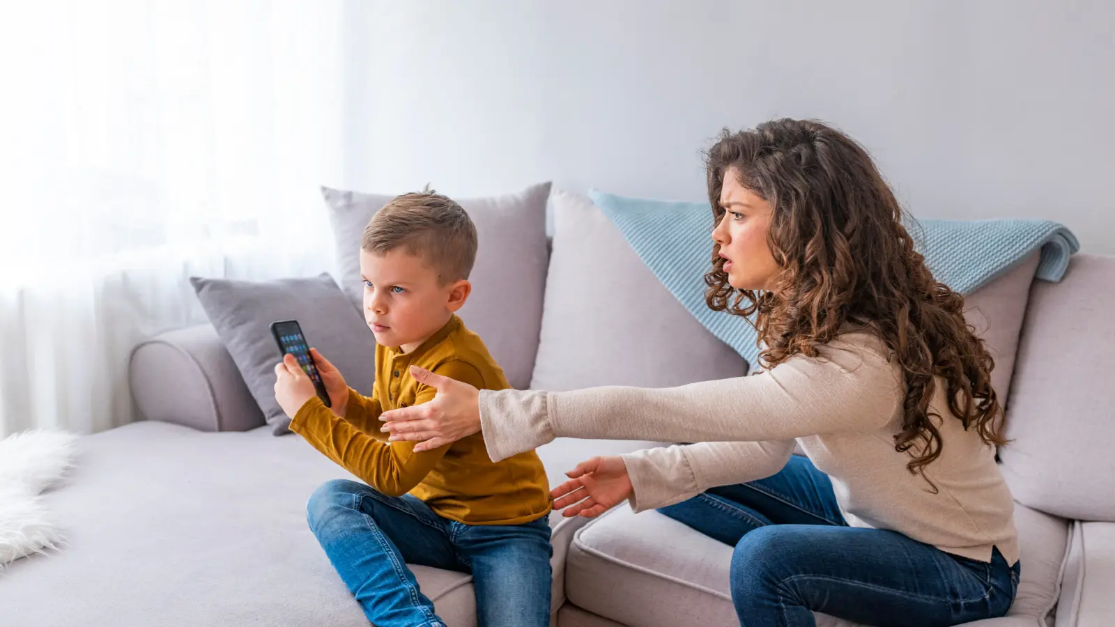 هل الأجهزة الرقمية هي الحل لنوبة غضب الطفل؟