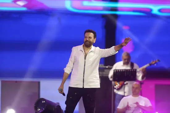 خالد عجاج يغني لأم كلثوم في حفل كاسيت 90
