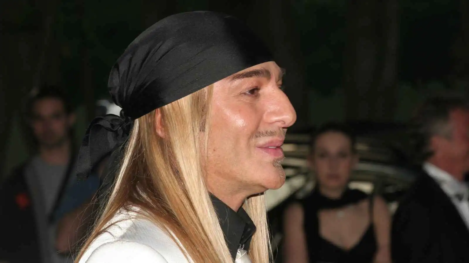 Met Gala 2027 يحتفي بعبقرية جون غاليانو