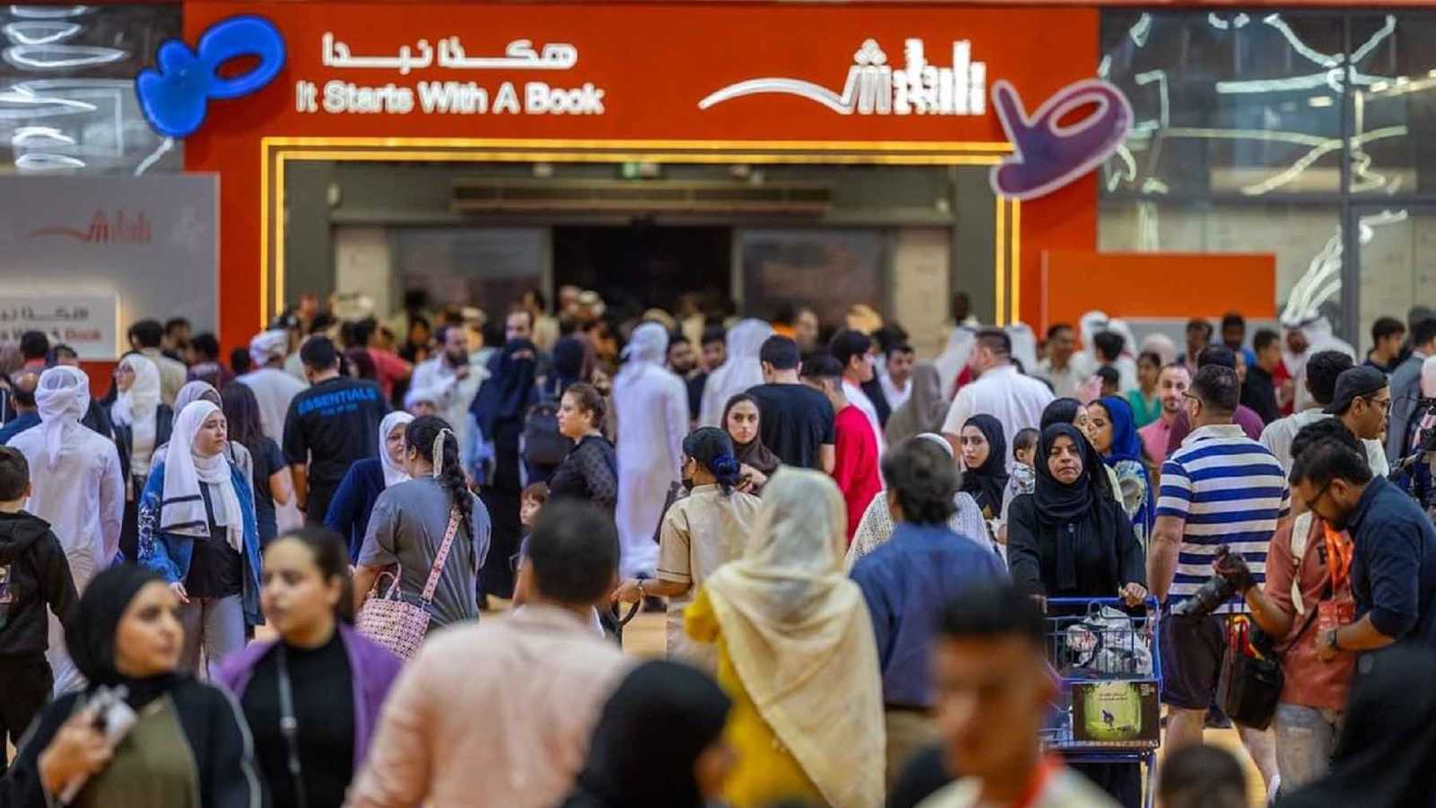 معرض الشارقة للكتاب 44.. منصة للنقد الأدبي والشعر والإبداع الأسري