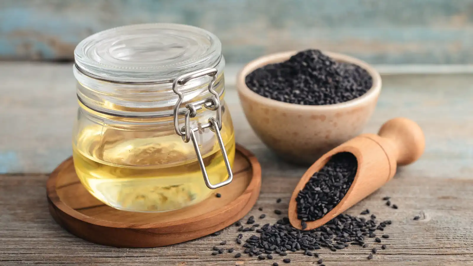 زيت الحبة السوداء.. فوائده المحتملة وأضراره الجانبية