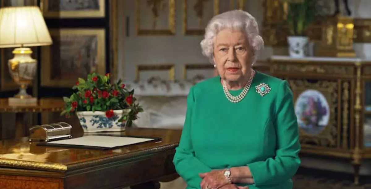 الملكة إليزابيث.. لماذا ارتدت الأخضر؟ وما الرسالة التي وجهتها؟