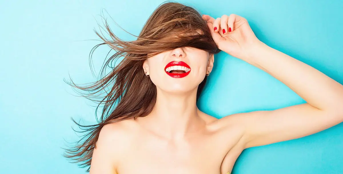 7 مكونات طبيعية لصبغ شعرك دون التعرض للمواد الكيميائية
