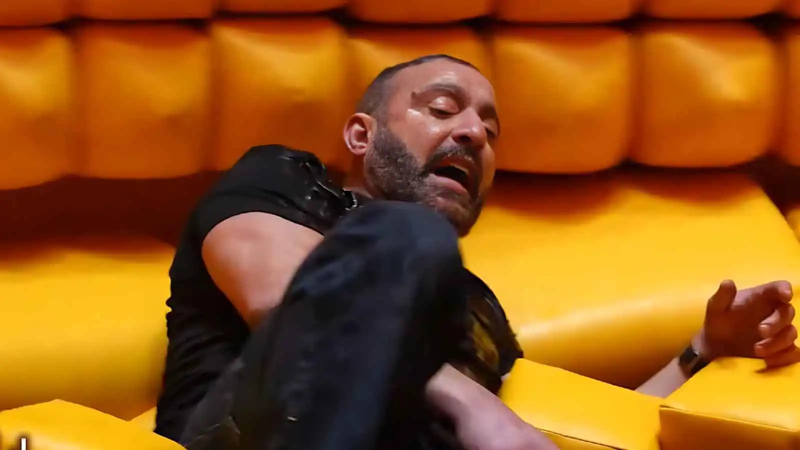 سؤال محرج يشعل غضب أحمد السقا في "رامز ليفل الوحش"
