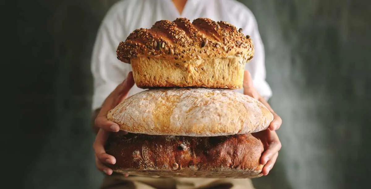ما أفضل أنواع الخبز الصحي؟ وهل للونه أي دلالات؟