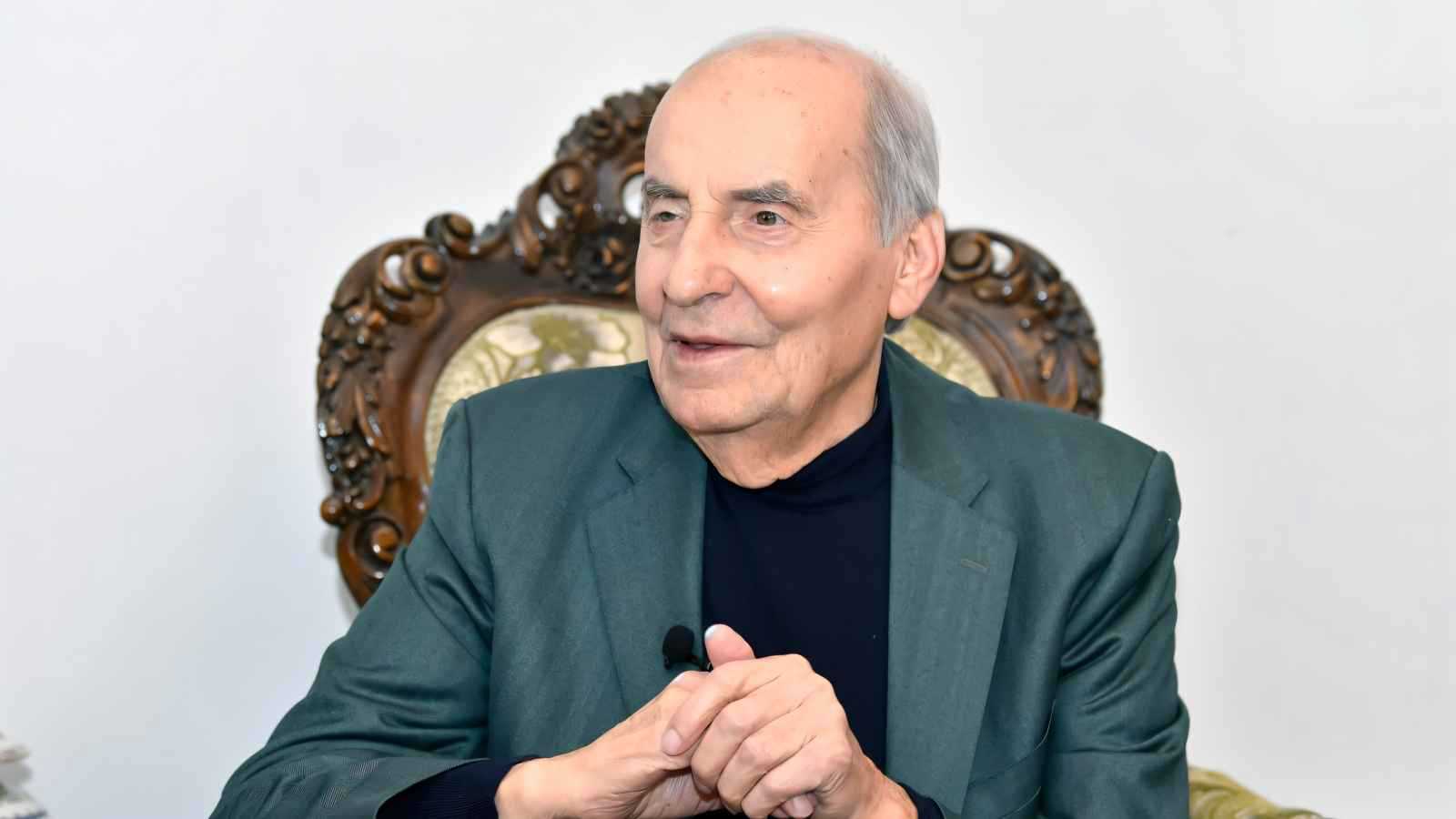 بعد وفاته.. لمحة عن حياة وإبداع الشاعر طليع حمدان