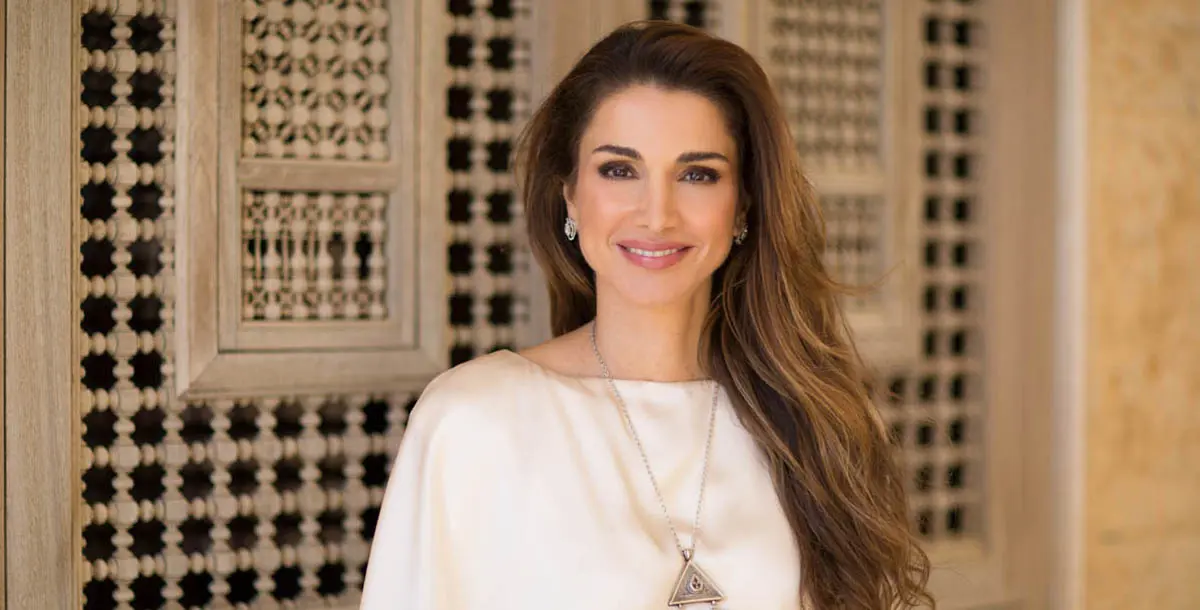الملكة رانيا تزداد ألقاً بتصاميم كريكور جابوتيان