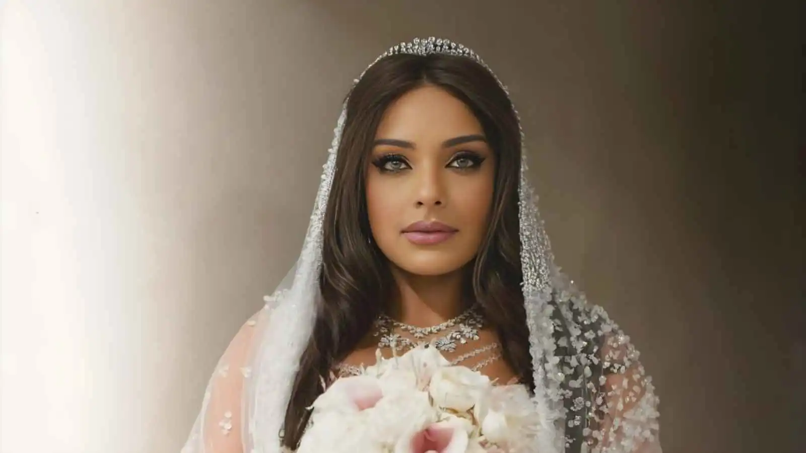 مرام البلوشي تدخل القفص الذهبي مجددًا وتثير فضول جمهورها بحرف H