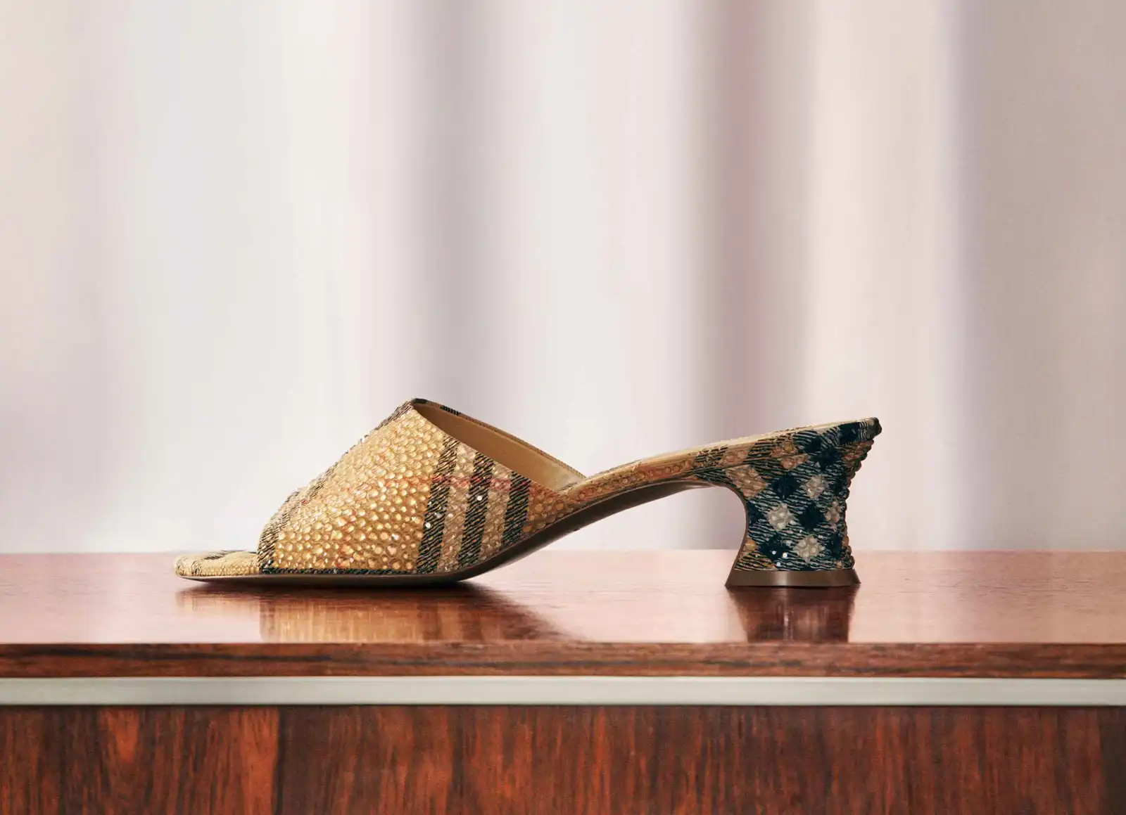  إكسسوارات رمضان الحصرية من BURBERRY