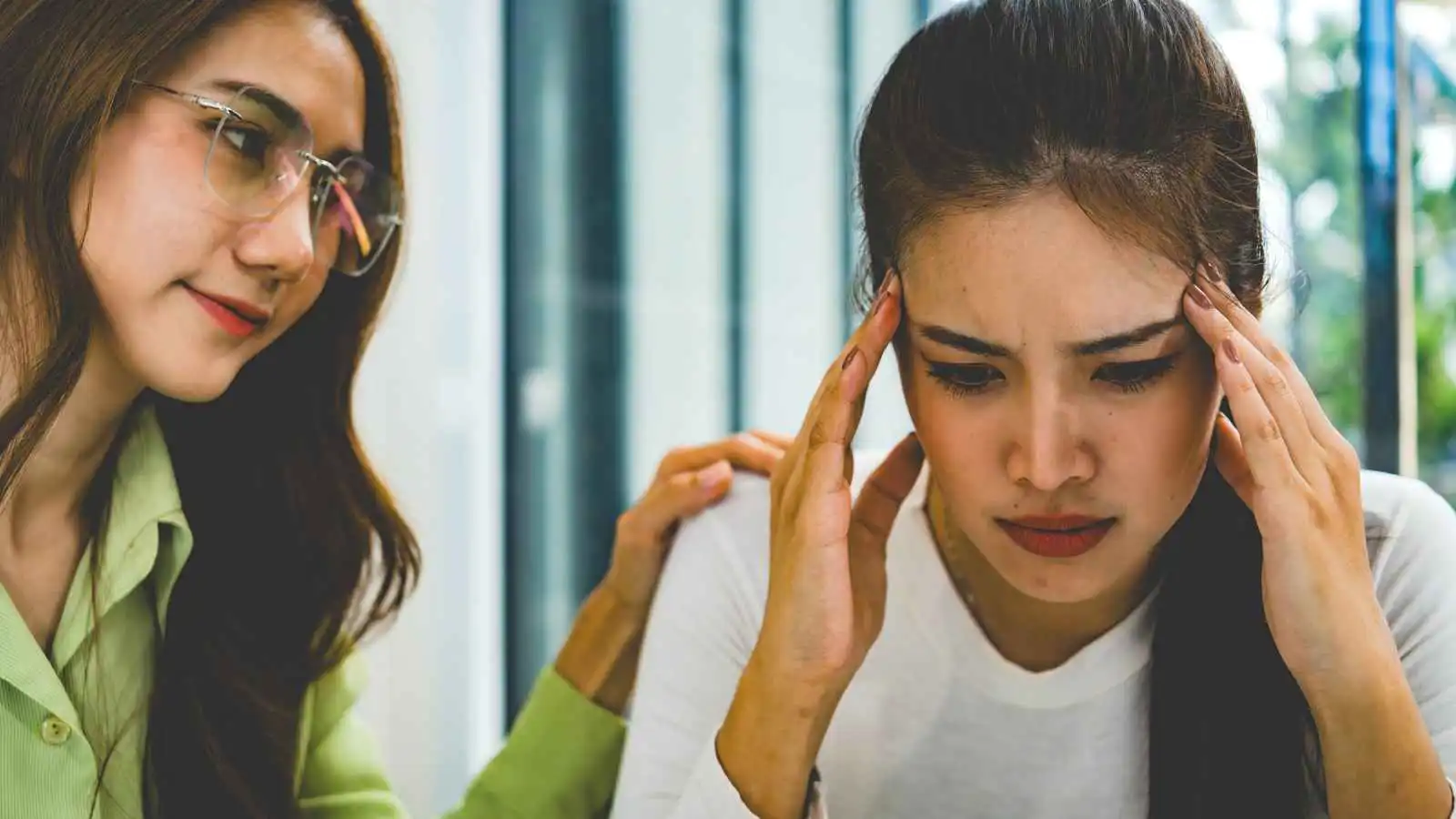 كيف تتعاملين مع الزميل السلبي من دون أن تتأثري