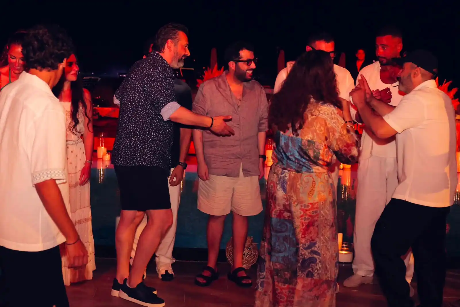 صورة واحدة تجمع أنغام وأحمد السقا وكريم عبد العزيز
