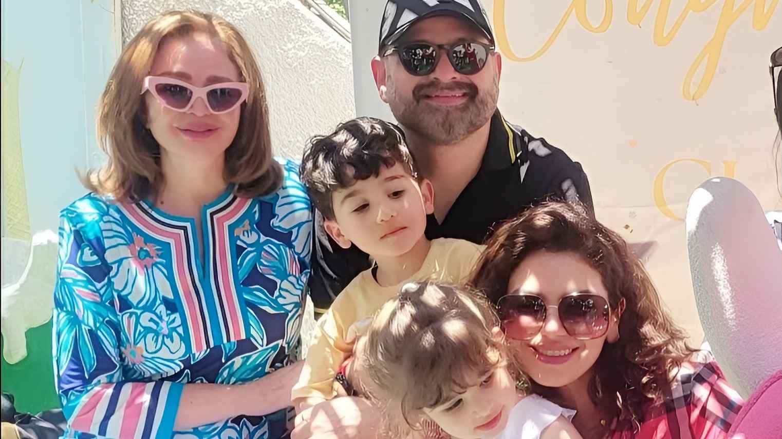 صور إلهام شاهين مع أبناء شقيقها تثير تفاعل الجمهور