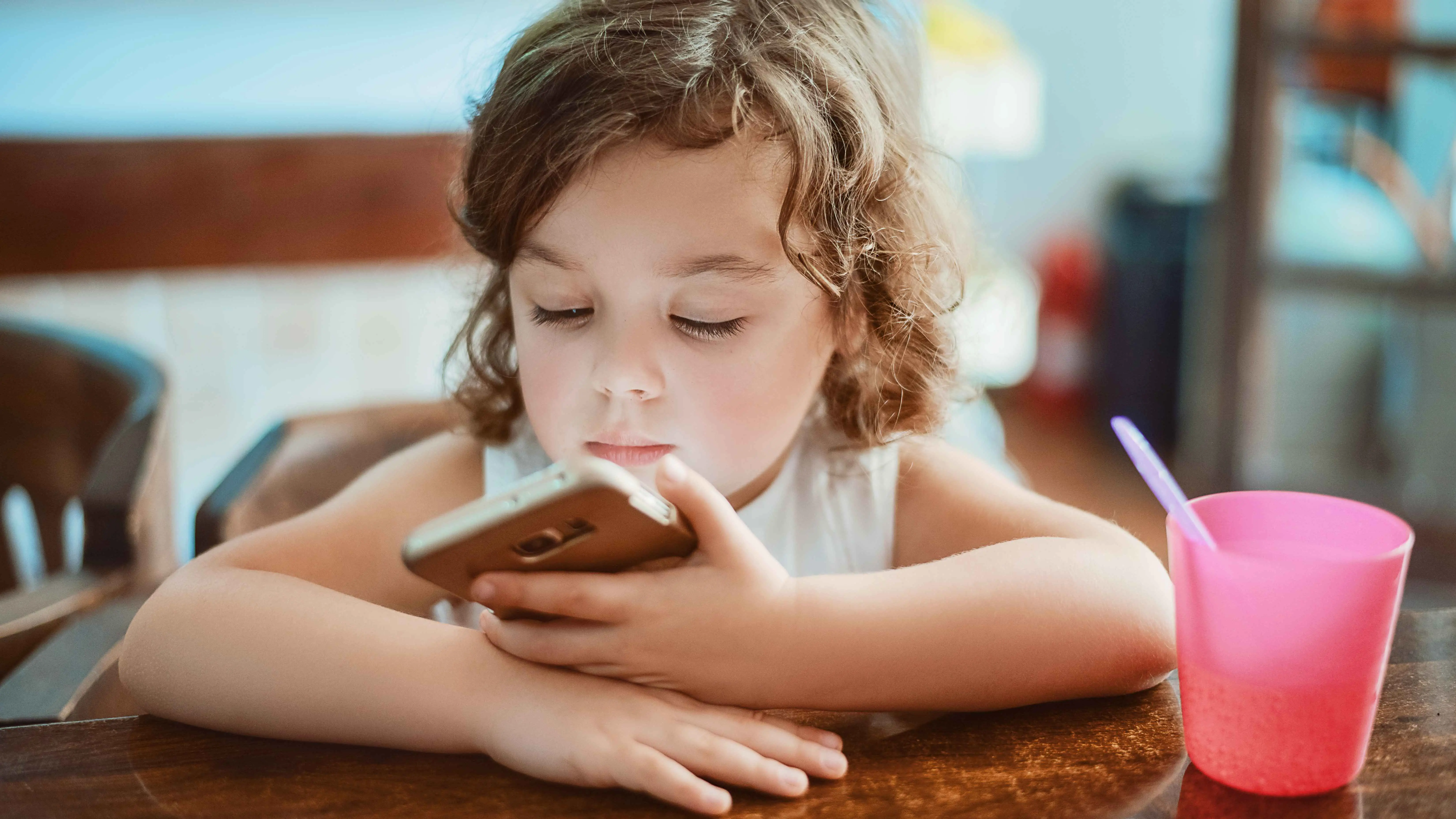 خطورة الألعاب الإلكترونية على الأطفال
