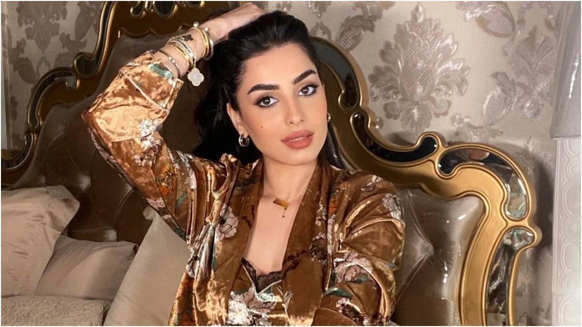 المهرة البحرينية في عيد ميلادها.. سيارة فاخرة وراقصة شرقية وعازفة ساكسفون
