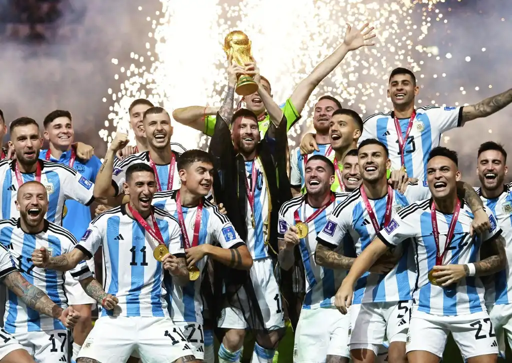 ليونيل ميسي يعلن اعتزاله اللعب الدولي بعد مسيرة مذهلة مع الأرجنتين