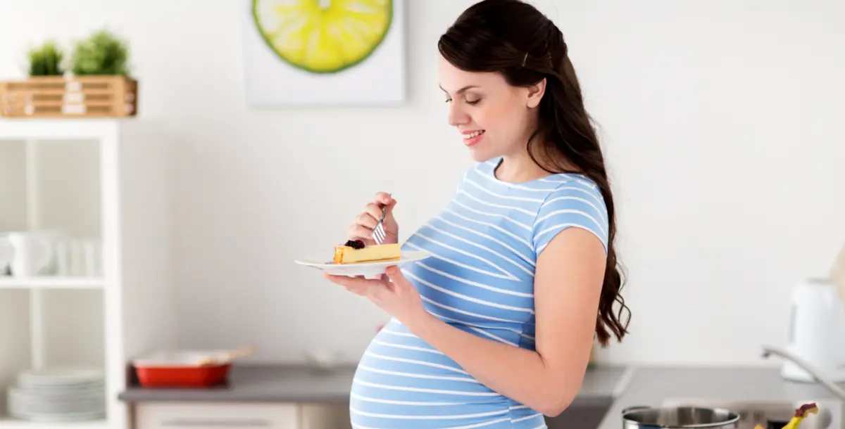 أطعمة تساعدكِ في التخلص من علامات التمدّد.. في فترة الحمل!