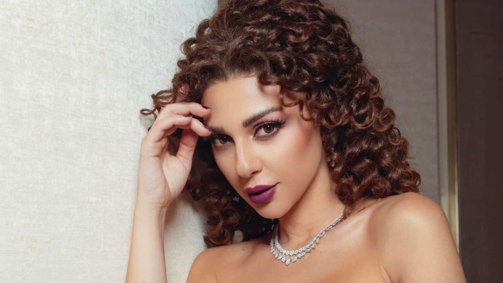 الفنانة اللبنانية ميريام فارس من جلسة تصوير 
