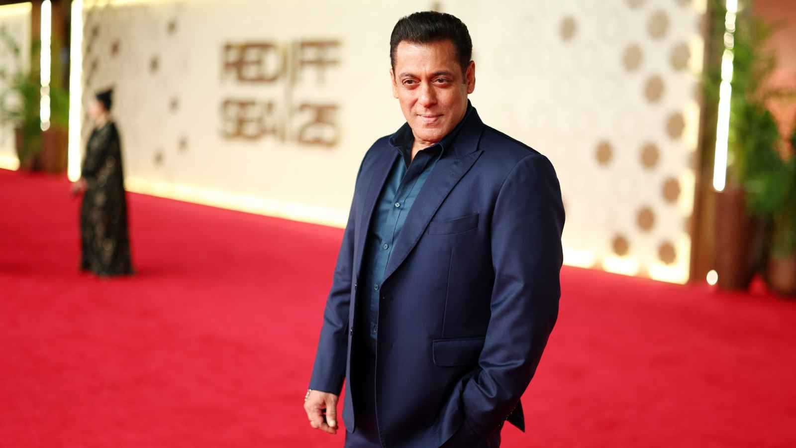 هكذا احتفل نجوم بوليوود بعيد ميلاد سلمان خان الـ60
