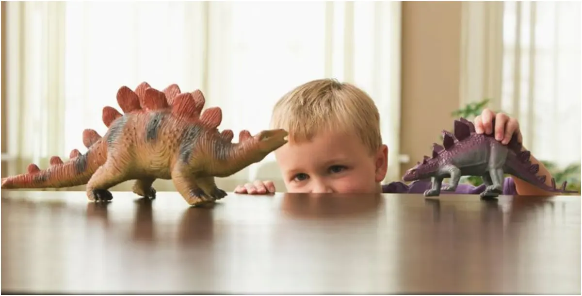 دراسة: شغف طفلكِ بالديناصورات مُؤشر على ذكائه وتفوقه!