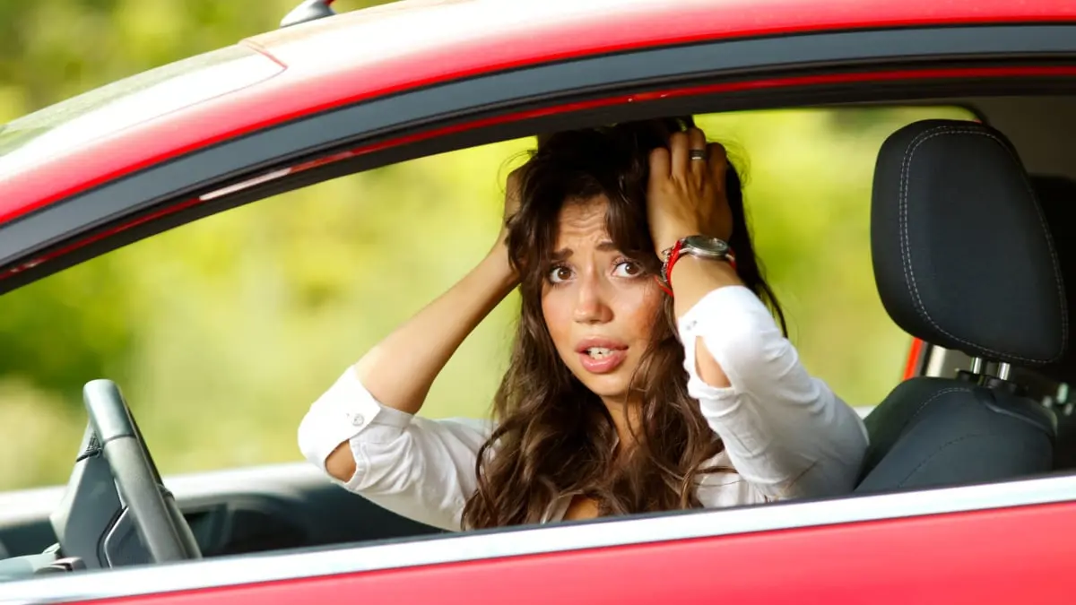 كيف تتغلبين على القلق والتوتر الذي يداهمك أثناء القيادة؟