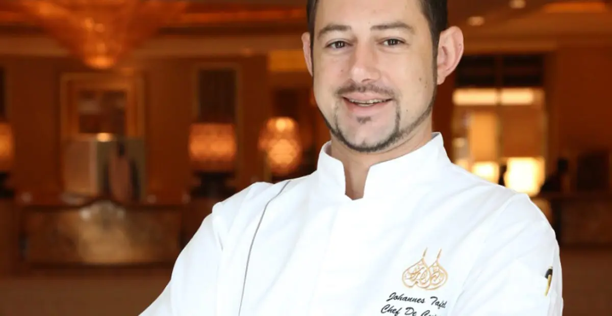 يوهانس تافيل رئيسًا للطّهاة في مطعم الصّيّاد بقصر الإمارات